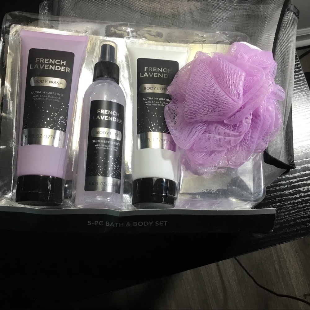 (213) 5 Piece Bath & Body Gift Set French Vanilla & Lavendar Scent
